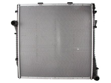Радиатор системы охлаждения NISSENS 60787A (фото 1)
