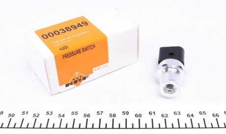 Датчик тиску кондиціонера AUDI A4/A5/A6/A7/A8/Q5/R8 04- (вир-во) NRF 38949 (фото 1)