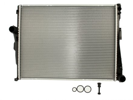 Радиатор системы охлаждения NISSENS 60784A (фото 1)