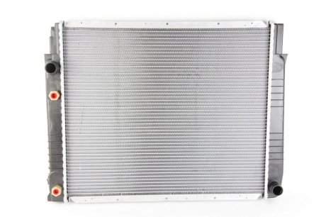Радиатор системы охлаждения NISSENS 65530A (фото 1)