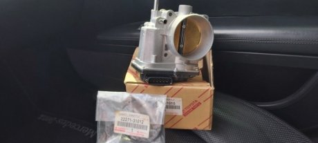 Заслінка дросельна TOYOTA 2203031010 (фото 1)