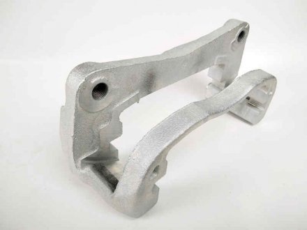 Скоба суппорта тормозного переднего SUBARU 26225AG100 (фото 1)